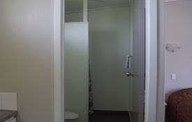 Ground Floor Studio - bathroom